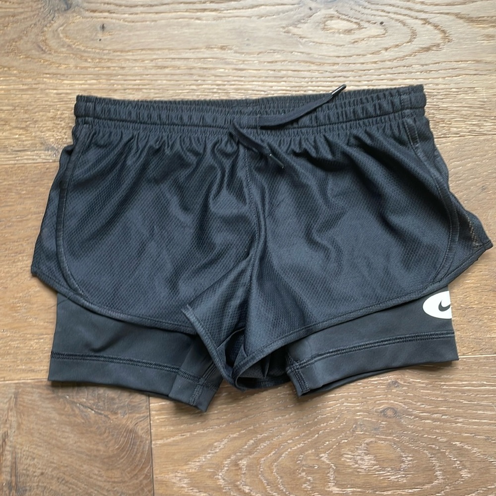 Nike Girls Dri-Fit Tempo Shorts Black Size Small built-in Bike Shorts NWOT